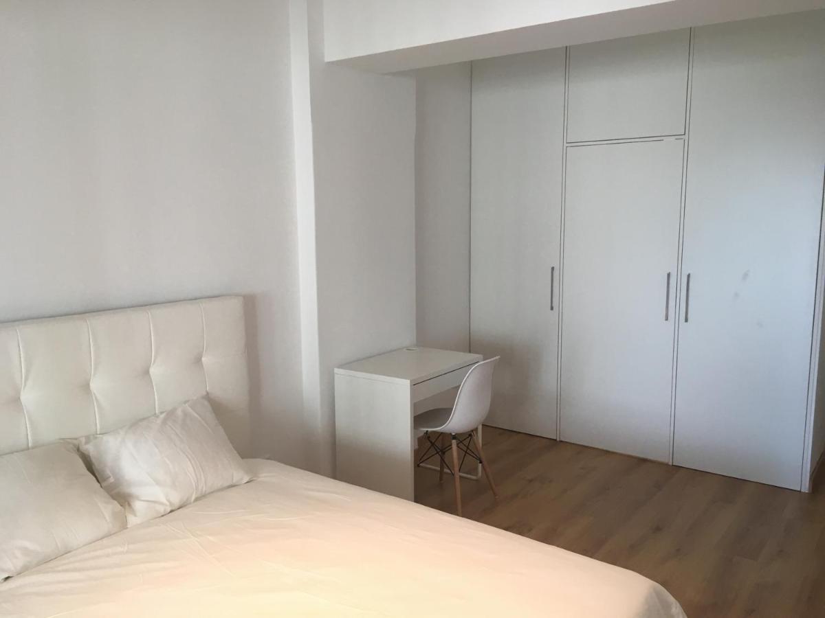 Bedrooms In Modern Guest House ألمادا الغرفة الصورة