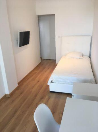 Bedrooms In Modern Guest House ألمادا المظهر الخارجي الصورة