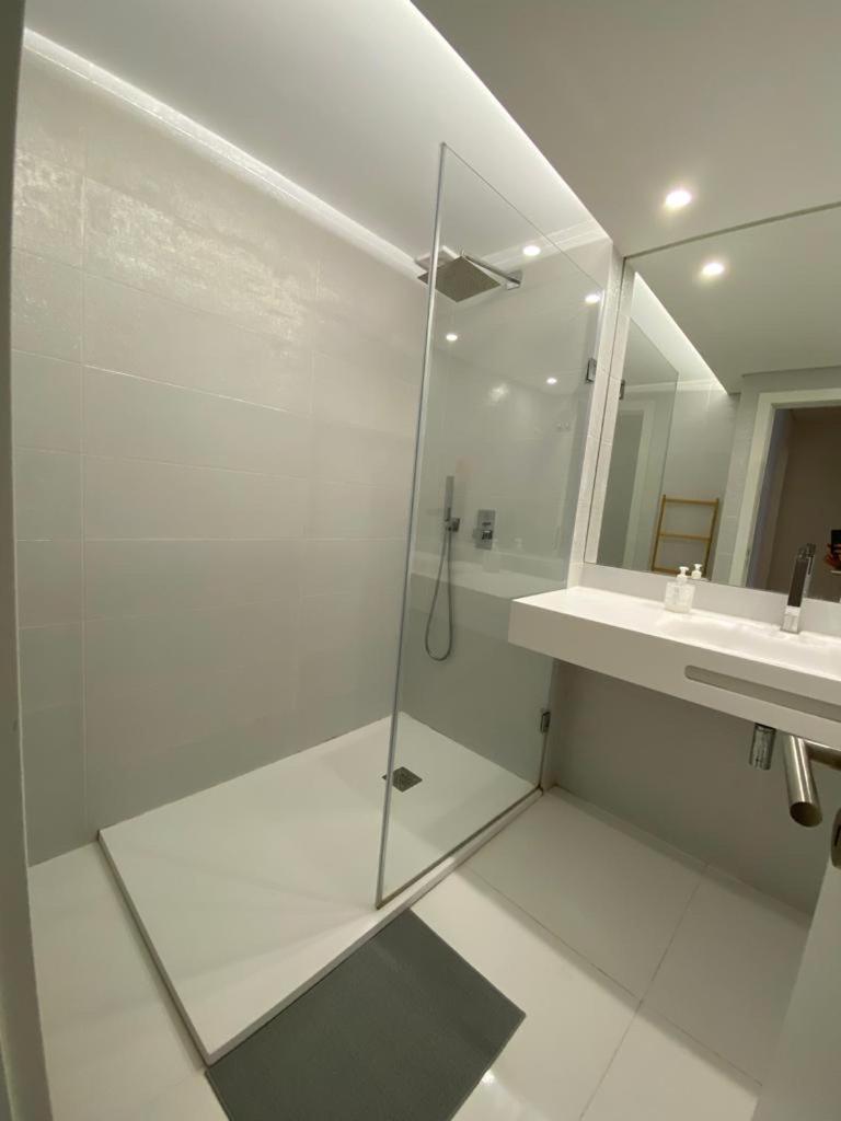 Bedrooms In Modern Guest House ألمادا المظهر الخارجي الصورة